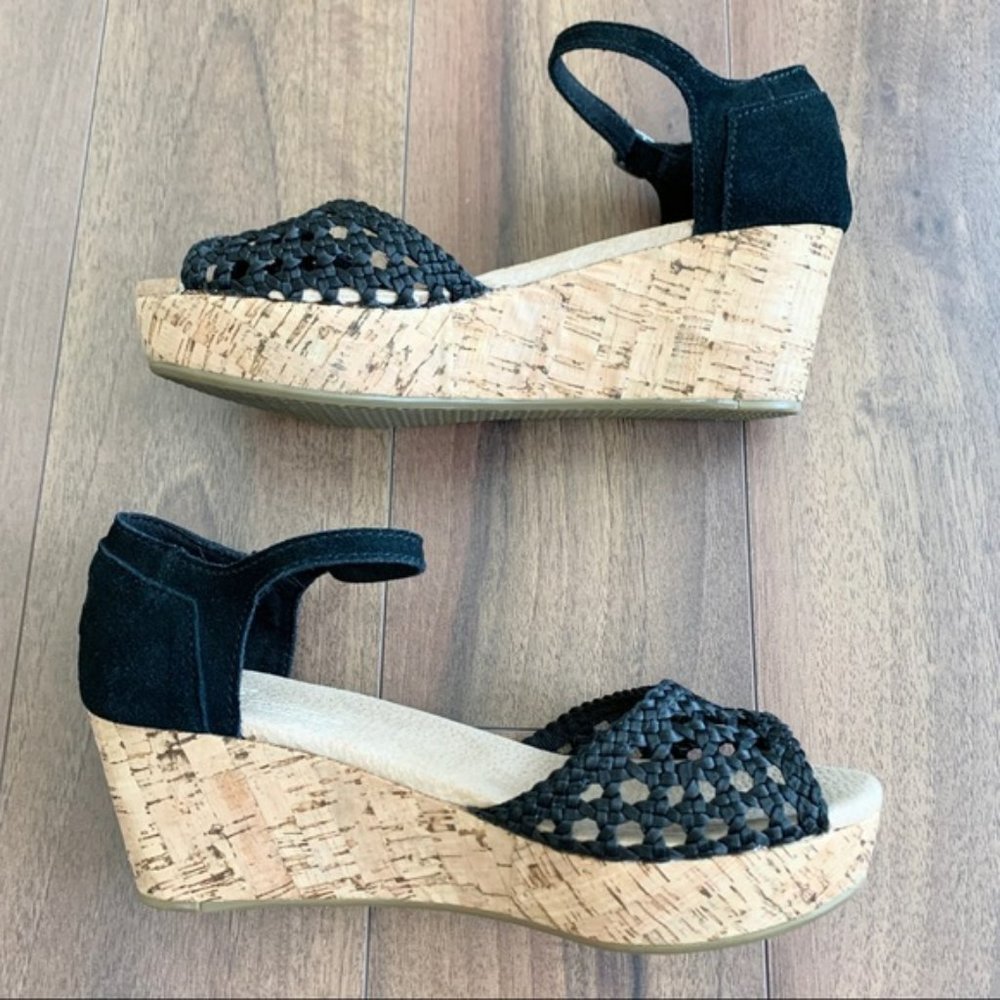 🌵TOMS woven black suede platform wedge sandals